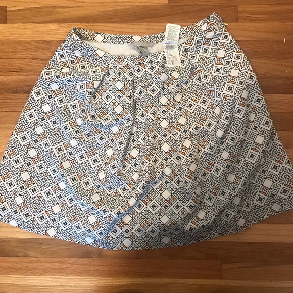 🔥 3 for $30 🔥H&M mini skirt with geo print - Picture 1 of 4